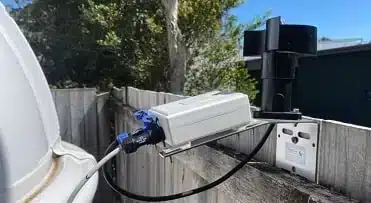 CW-anemo-mounted-esc-min Soporte de poste CloudWatcher y anemómetro