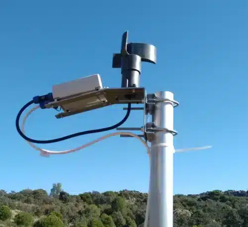 montado-completo2-min-1 Soporte de poste CloudWatcher y anemómetro